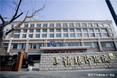 10米的整块复古黄铜锤纹牌匾上